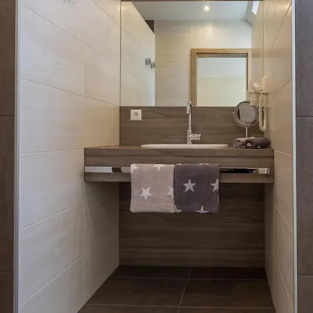 埃伦茨-波特斯多夫皮耶斯酒庄度假酒店 埃伦波特道夫