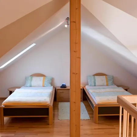 公寓 埃伦茨-波特斯多夫皮耶斯酒庄度假酒店