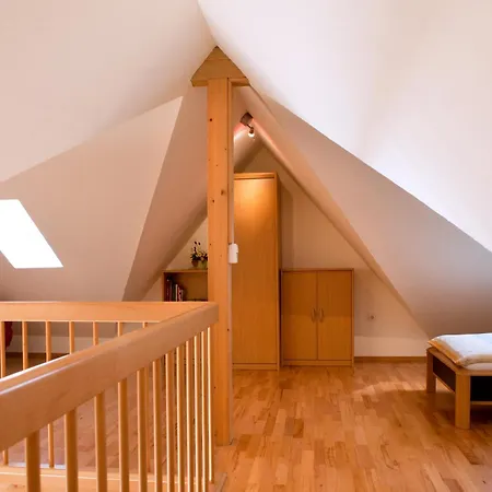 埃伦茨-波特斯多夫皮耶斯酒庄度假酒店